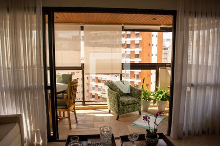 Apartamento à venda com 130m², 3 quartos e 2 vagas Apartamento à venda com 130m², 3 quartos e 2 vagasVaranda