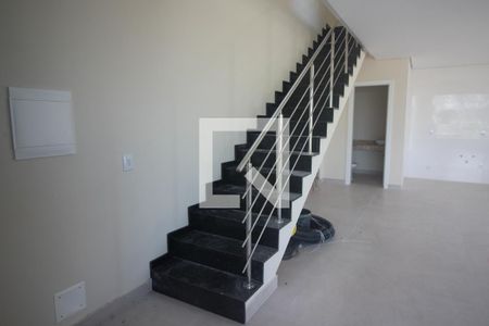 Casa à venda com 146m², 3 quartos e 3 vagas Casa à venda com 146m², 3 quartos e 3 vagasEscada