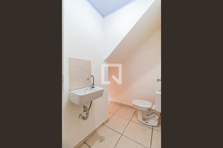 Lavabo de casa para alugar com 6 quartos, 250m² em Jardim Ester, São Paulo