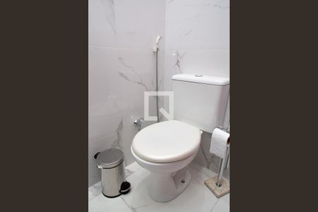 Casa de condomínio à venda com 72m², 2 quartos e 2 vagasBanheiro Social