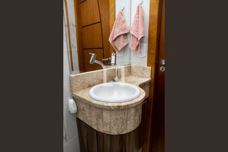 Casa de condomínio à venda com 72m², 2 quartos e 2 vagasLavabo