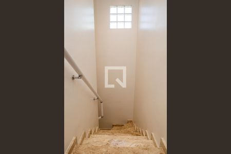 Casa de condomínio à venda com 72m², 2 quartos e 2 vagasEscada