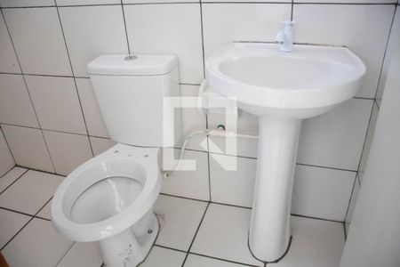 Banheiro de casa de condomínio para alugar com 1 quarto, 40m² em Vila Taquari, São Paulo