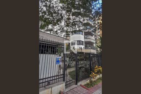 Apartamento à venda com 210m², 3 quartos e 3 vagasFachada e portaria