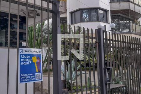 Apartamento à venda com 210m², 3 quartos e 3 vagasFachada e portaria