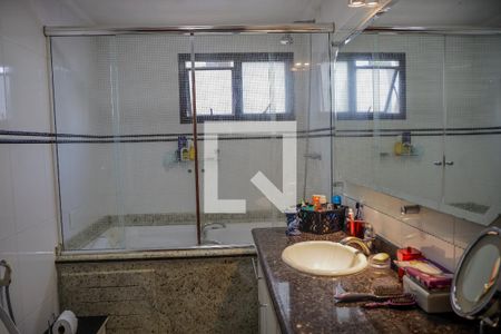Apartamento à venda com 210m², 3 quartos e 3 vagasBanheiro da Suíte