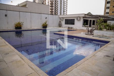 Apartamento à venda com 210m², 3 quartos e 3 vagasÁrea comum - Piscina