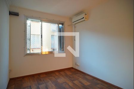 Quarto 1 de apartamento à venda com 3 quartos, 74m² em Passo da Areia, Porto Alegre
