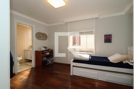 Casa de condomínio à venda com 400m², 4 quartos e 4 vagasSuíte 2