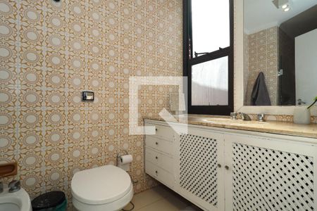 Casa de condomínio à venda com 400m², 4 quartos e 4 vagasBanheiro da Suíte 2