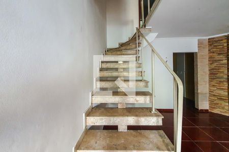 sala escada de casa para alugar com 2 quartos, 60m² em Ipiranga, São Paulo
