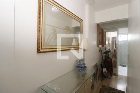 Apartamento à venda com 68m², 2 quartos e 2 vagasCorredor