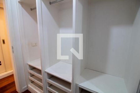 Apartamento à venda com 213m², 3 quartos e 4 vagas Apartamento à venda com 213m², 3 quartos e 4 vagasCloset da suíte 3