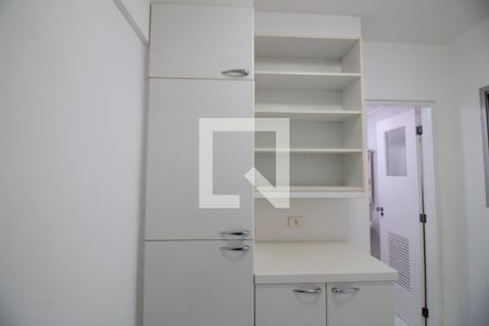 Apartamento à venda com 213m², 3 quartos e 4 vagas Apartamento à venda com 213m², 3 quartos e 4 vagasQuarto de Serviço