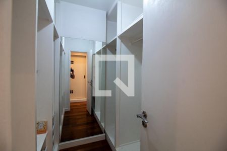 Apartamento à venda com 213m², 3 quartos e 4 vagas Apartamento à venda com 213m², 3 quartos e 4 vagasCloset da suíte 3