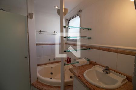 Apartamento à venda com 213m², 3 quartos e 4 vagas Apartamento à venda com 213m², 3 quartos e 4 vagasBanheiro da Suíte 3