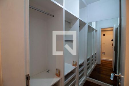 Apartamento à venda com 213m², 3 quartos e 4 vagas Apartamento à venda com 213m², 3 quartos e 4 vagasCloset da suíte 3