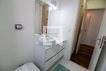 Apartamento à venda com 213m², 3 quartos e 4 vagas Apartamento à venda com 213m², 3 quartos e 4 vagasBanheiro da Suíte 1