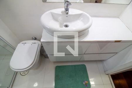 Apartamento à venda com 213m², 3 quartos e 4 vagas Apartamento à venda com 213m², 3 quartos e 4 vagasBanheiro da Suíte 1