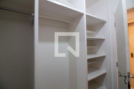 Apartamento à venda com 213m², 3 quartos e 4 vagas Apartamento à venda com 213m², 3 quartos e 4 vagasCloset da suíte 3