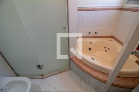 Apartamento à venda com 213m², 3 quartos e 4 vagas Apartamento à venda com 213m², 3 quartos e 4 vagasBanheiro da Suíte 3