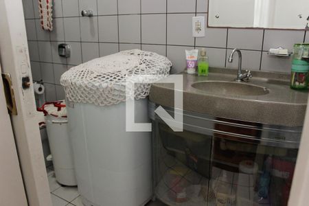 Banheiro de apartamento à venda com 1 quarto, 44m² em Centro Histórico, Porto Alegre