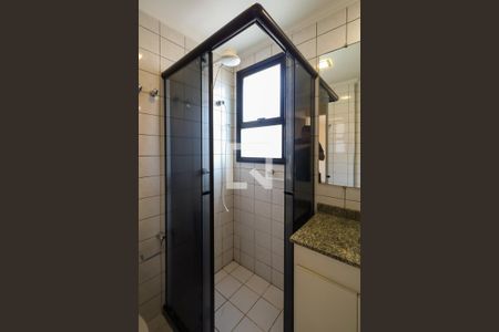 Banheiro de apartamento à venda com 2 quartos, 54m² em Barra Funda, São Paulo