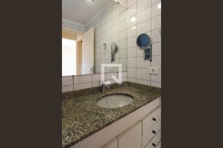 Banheiro de apartamento à venda com 2 quartos, 54m² em Barra Funda, São Paulo