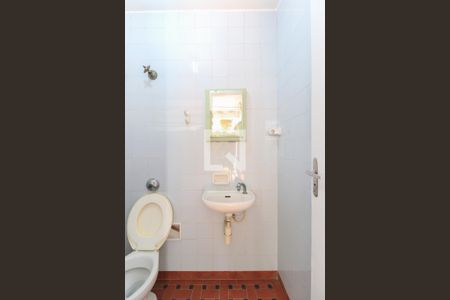 Casa à venda com 120m², 2 quartos e 2 vagas Casa à venda com 120m², 2 quartos e 2 vagasBanheiro de serviço