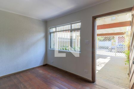 Casa à venda com 120m², 2 quartos e 2 vagas Casa à venda com 120m², 2 quartos e 2 vagasSala