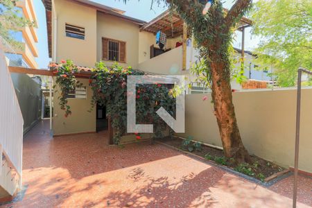 Casa à venda com 120m², 2 quartos e 2 vagas Casa à venda com 120m², 2 quartos e 2 vagasQuintal