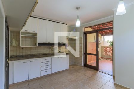 Casa à venda com 120m², 2 quartos e 2 vagas Casa à venda com 120m², 2 quartos e 2 vagasCozinha