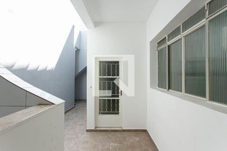 Casa para alugar com 90m², 2 quartos e 1 vagaQuintal