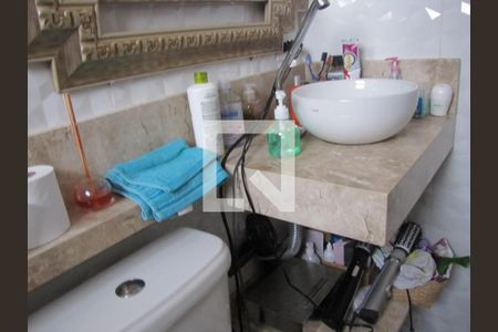 Casa à venda com 120m², 3 quartos e 2 vagasBanheiro