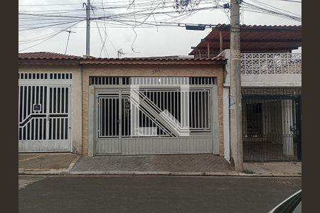 Casa à venda com 120m², 3 quartos e 2 vagas Casa à venda com 120m², 3 quartos e 2 vagasFachada