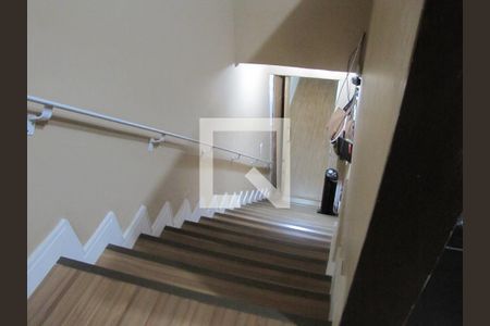 Casa à venda com 120m², 3 quartos e 2 vagasEscada