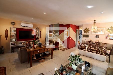 Sala de casa de condomínio à venda com 4 quartos, 258m² em Recreio dos Bandeirantes, Rio de Janeiro