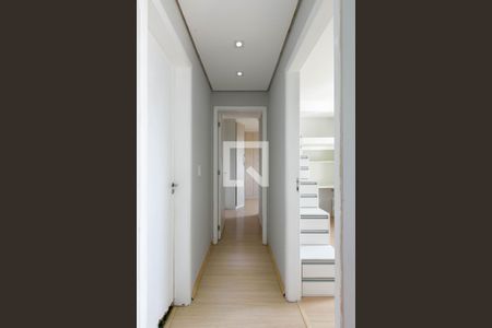 Corredor de apartamento para alugar com 2 quartos, 47m² em Vila Carmosina, São Paulo