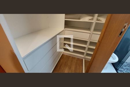 Apartamento à venda com 106m², 2 quartos e 1 vagaCloset Quarto 1 suíte