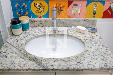 Apartamento à venda com 76m², 2 quartos e 2 vagasBanheiro da Suíte