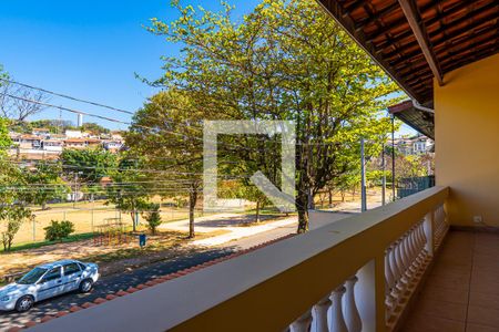 Sala de casa para alugar com 3 quartos, 230m² em Jardim Carlos Lourenço, Campinas