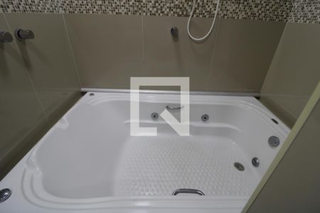 Casa à venda com 184m², 2 quartos e 2 vagasBanheira da suíte 2