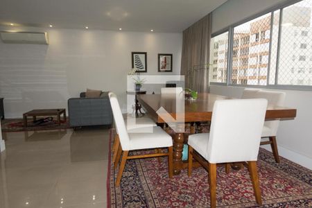 Apartamento para alugar com 337m², 4 quartos e 4 vagasSala