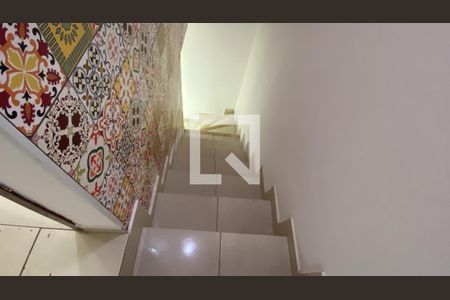 Casa para alugar com 56m², 2 quartos e 1 vagaEscada