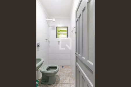 Banheiro de casa para alugar com 2 quartos, 45m² em Parque Mikail, Guarulhos