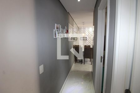 Corredor de apartamento para alugar com 2 quartos, 49m² em Parque São Lourenço, São Paulo