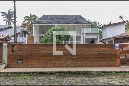 Casa de condomínio à venda com 178m², 3 quartos e 2 vagasFachada