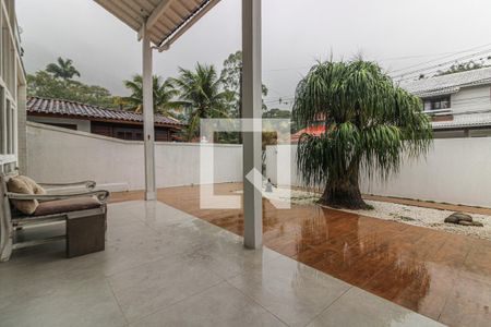 Casa de condomínio à venda com 178m², 3 quartos e 2 vagasÁrea externa