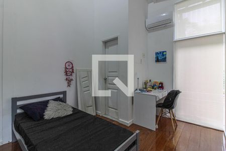 Casa de condomínio à venda com 178m², 3 quartos e 2 vagasSuíte  2