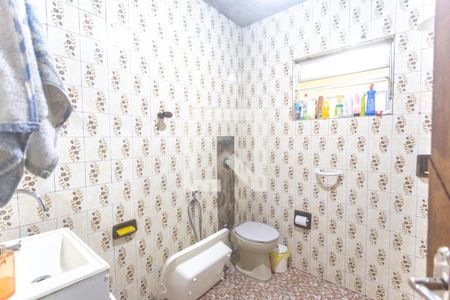 Casa à venda com 140m², 2 quartos e 2 vagas Casa à venda com 140m², 2 quartos e 2 vagasBanheiro social